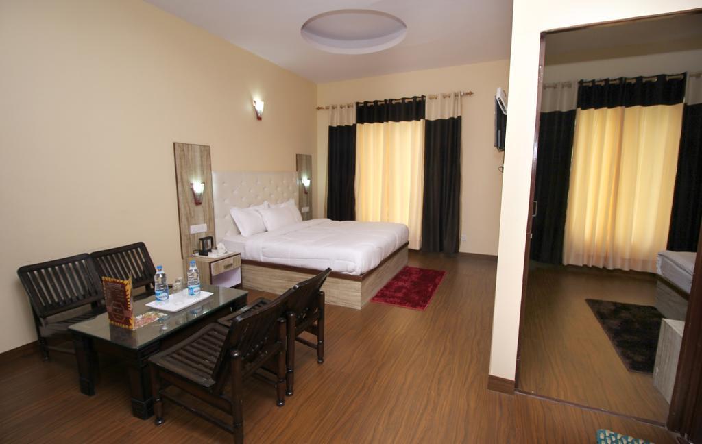 The Grand Welcome Hotel Simlá Kültér fotó